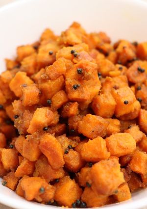 சக்கரை வல்லி கிழங்கு கரி 🍠 (Sarkaraivalli kizhangu kari Recipe in Tamil) செய்முறை முக்கிய புகைப்படம்