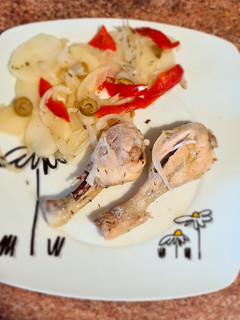 Una foto de Pollo al horno con papas en juliana