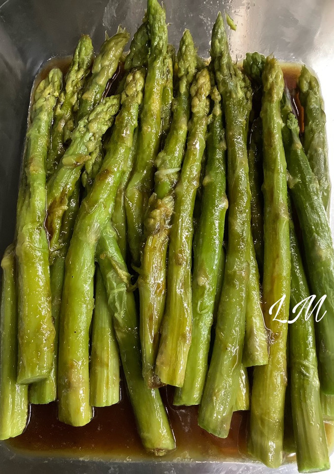 Una foto de Espárragos verde en salsa agridulce