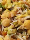 Ensalada de arroz y garbanzos con vinagreta de mostaza