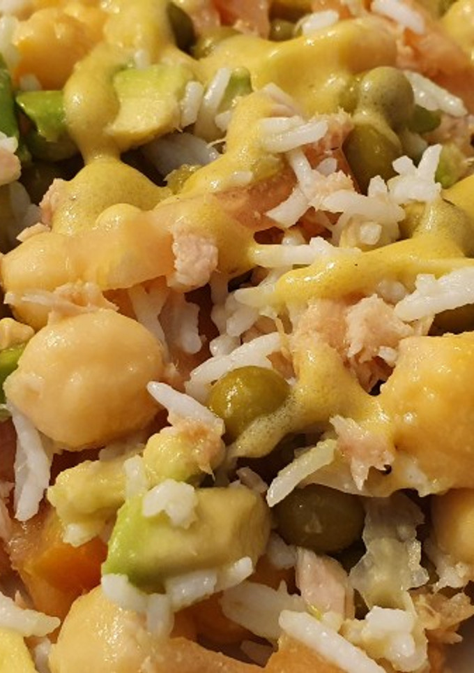 Una foto de Ensalada de arroz y garbanzos con vinagreta de mostaza