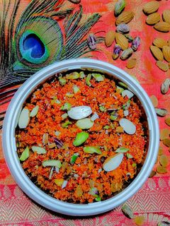 गाजर का हलवा (gajar ka halwa recipe in Hindi) रेसिपी मुख्य फोटो