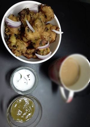 A picture of Ulli vada (food snack of kerelian popular street food.).