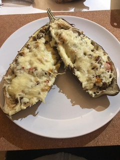 Una foto de Berenjenas rellenas de carne