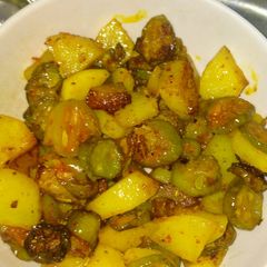 A picture of Aloo parval veg.