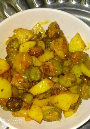 A picture of Aloo parval veg.