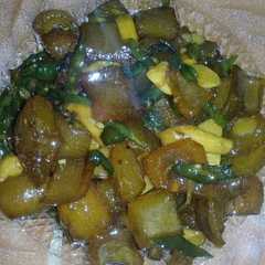 A picture of Oseng kikil cabe ijo.