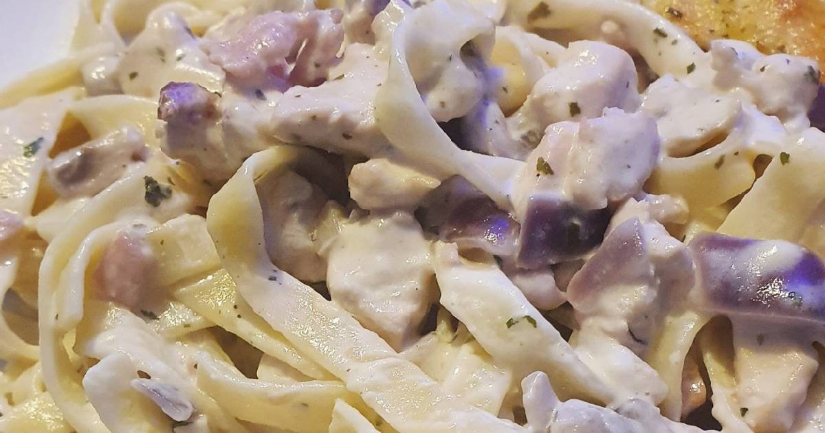 Creamy Chicken Mushroom And Bacon Tagliatelle Recipe By Ellis Knowles Cookpad