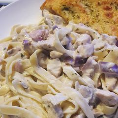 A picture of Creamy chicken, mushroom and bacon tagliatelle.
