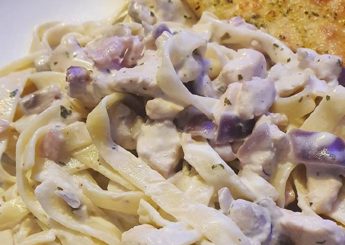 How to Make Perfect Creamy chicken, mushroom and bacon tagliatelle