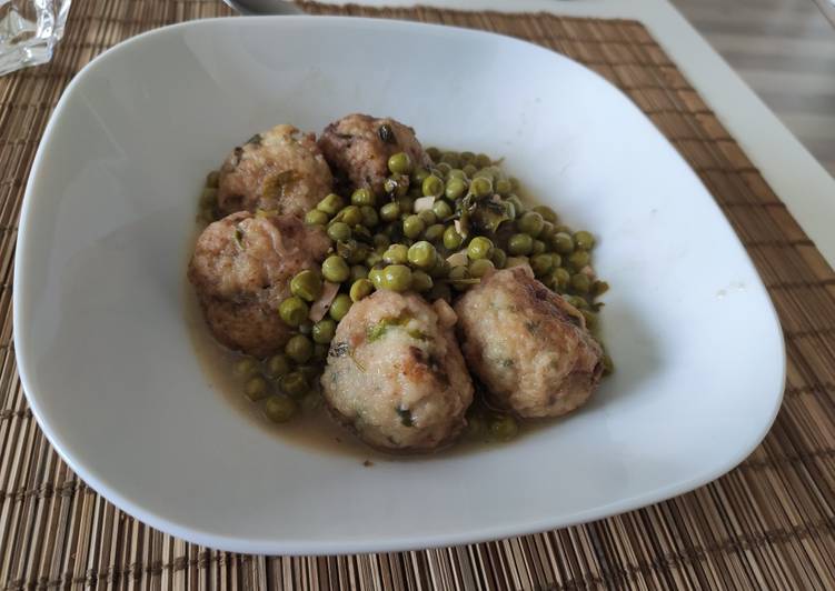 Albóndigas de pescado en salsa verde