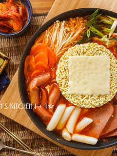 部隊鍋 - {韓式經典} 的食譜成品照片