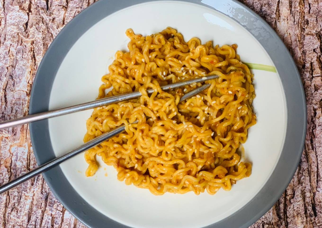 Mie goreng instant selai kacang