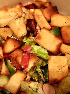 A picture of Fattoush salad.
