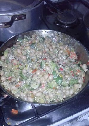 Una foto de Guiso de Porotos con quinoa y zapallos italianos