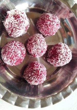 બીટ ના લાડુ (Beet Ladoo Recipe In Gujarati) રેસીપી મુખ્ય ફોટો