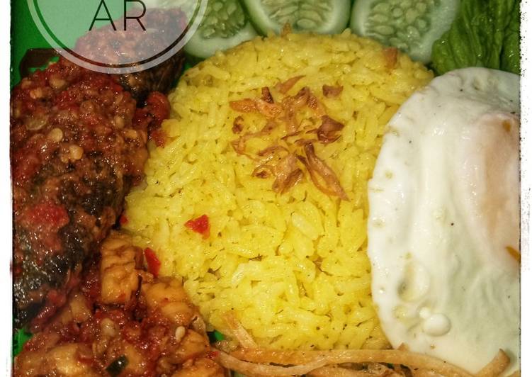 Cara Membuat Nasi Kuning yang Sempurna