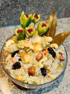 शाही व्हेज पुलाव (shahi veg pulav recipe in marathi) रेसिपी चे मुख्य फोटो
