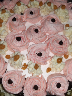 A picture of Butter cream flowers.