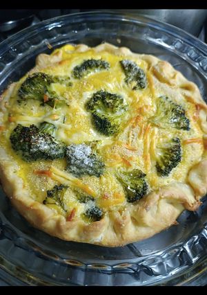 Una foto de Tarta de brócoli y queso con masa casera de aceite