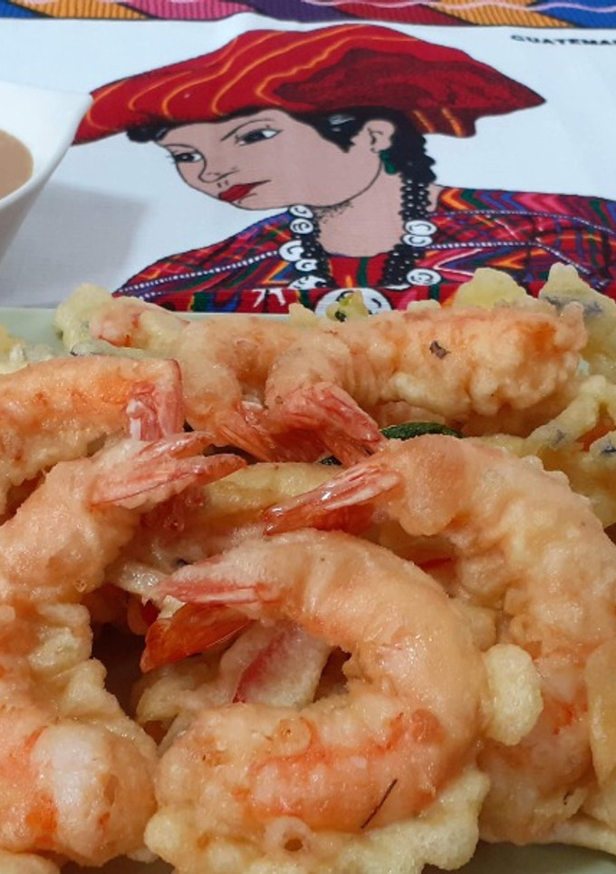 Una foto de Tempura de verduras y langostinos