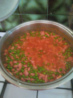 Una foto de Arvejas Mirqueras con tomate