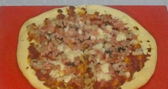 Pizza Casera Con Un Toque De Albahaca