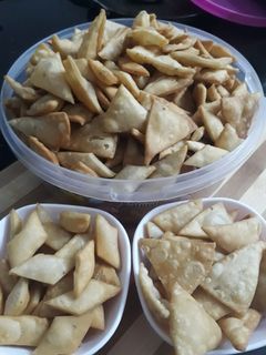 (नमकपारे (namakpare recepie in hindi) रेसिपी मुख्य फोटो