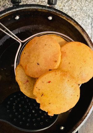 A picture of Mixed flour masala puri.