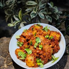 A picture of Lasaniya batata.