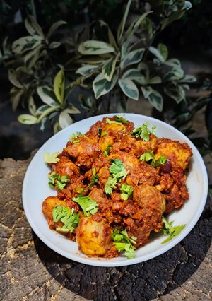 A picture of Lasaniya batata.