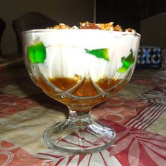 A picture of Fruit cream desert.