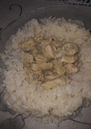 Una foto de Pollo con arroz