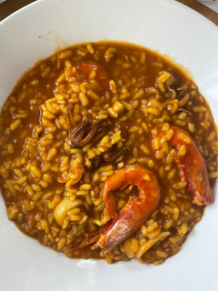 A picture of Arroz meloso con gamba roja y calamar.
