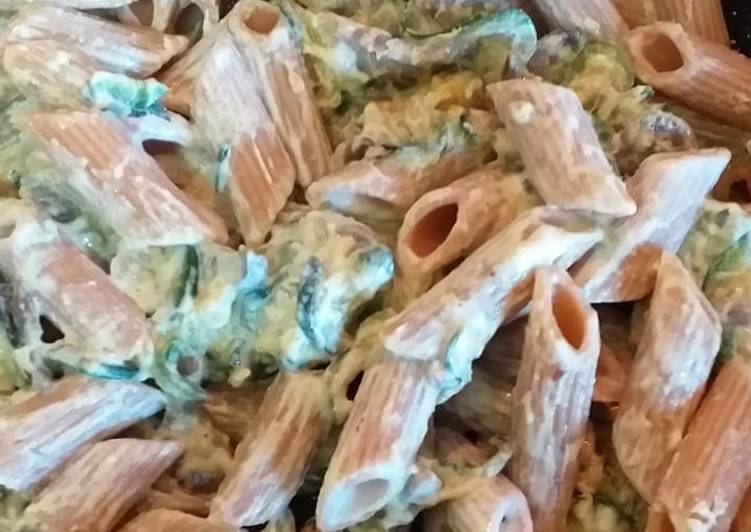 Penne con zucchine, funghi e panna!