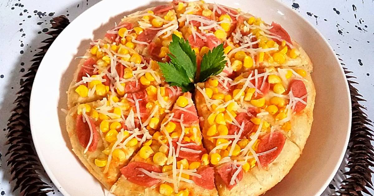 Pizza jagung keju dengan topping jagung manis dan lelehan keju yang gurih, siap untuk dinikmati hangat