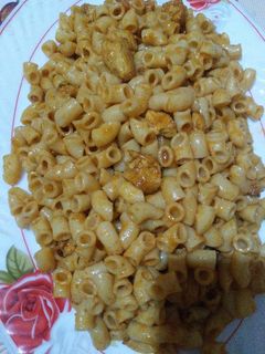 صورة لوصفة معكرونة بقطع الدجاج