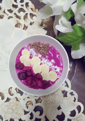 Foto resep Banana and Dragon Fruit Smoothie Bowl