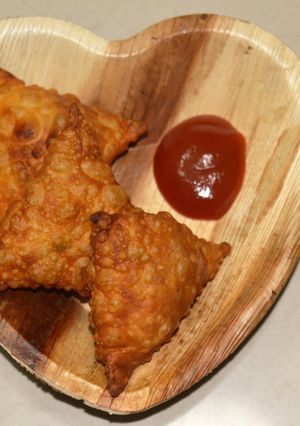 A picture of Chicken Samosa.