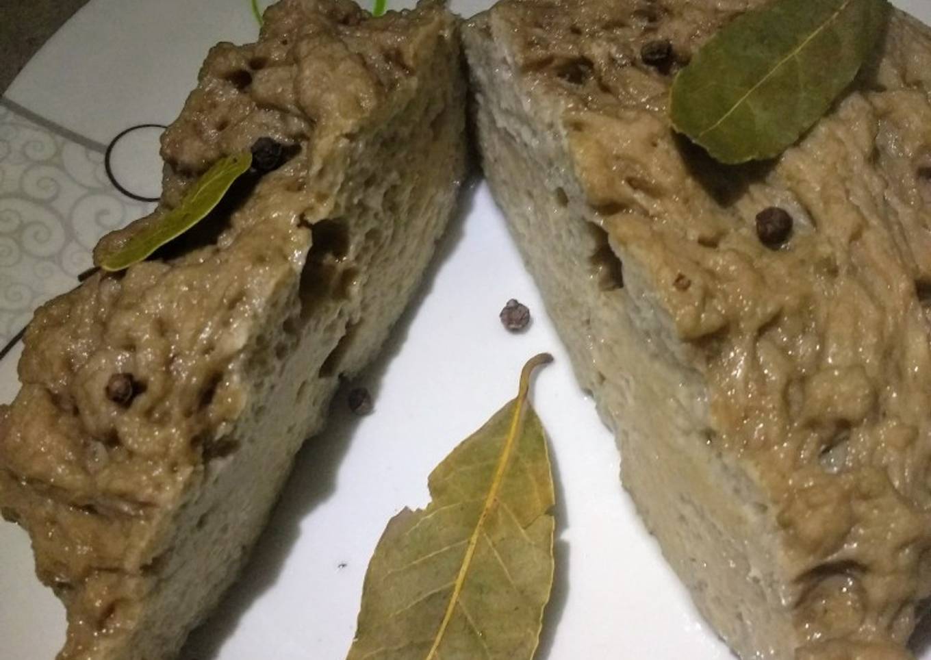 Seitán con yuyitos de la huerta, listo para la parrilla