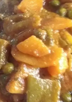 A picture of Sim aloo or motor tortari(flat beans,peas and potato curry).