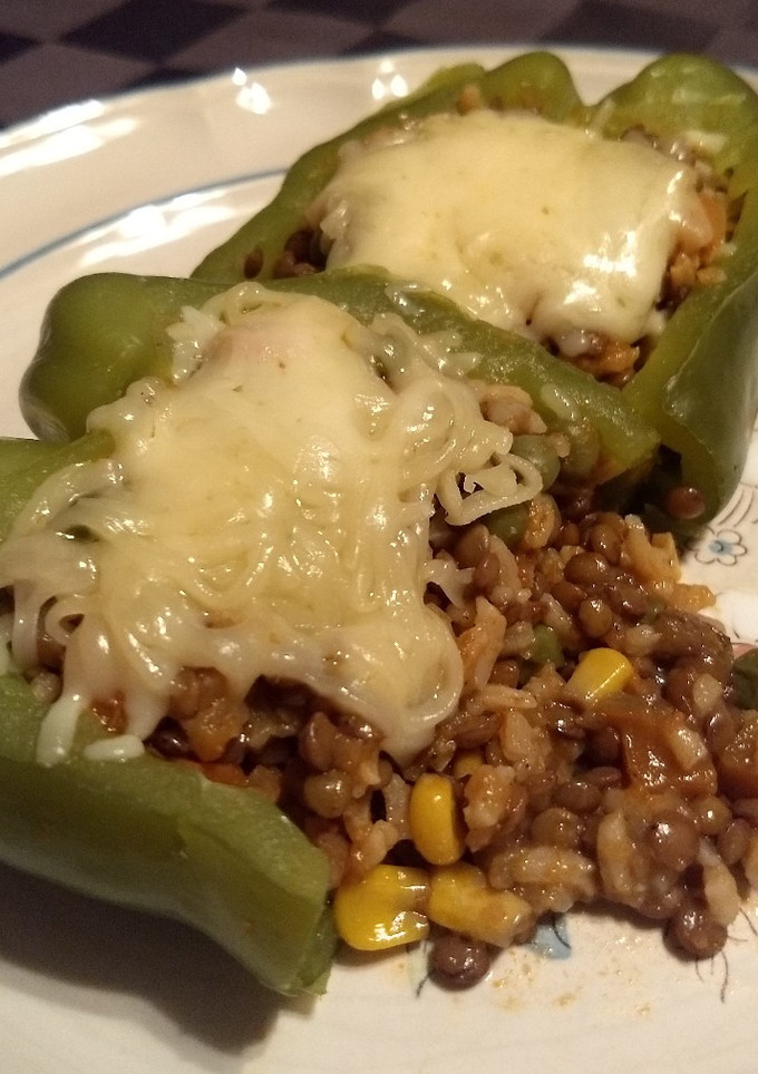 Una foto de Morrón relleno de lentejas
