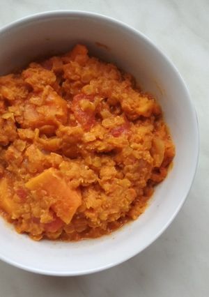 Vöröslencse curry recept fotója