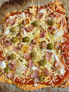 Una foto de Pizza carnívora