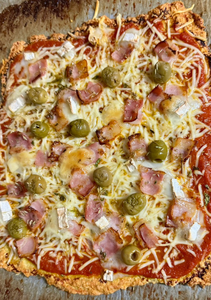 Una foto de Pizza carnívora