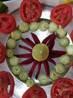 સલાડ (Salad Recipe In Gujarati) રેસીપી મુખ્ય ફોટો