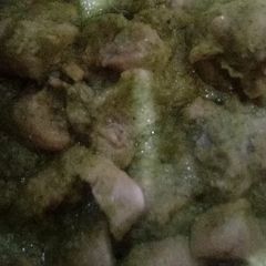 A picture of Haryali chicken.