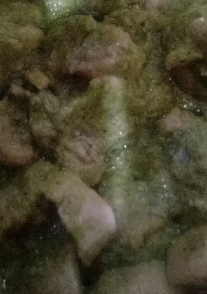 A picture of Haryali chicken.
