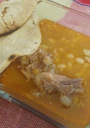 Una foto de Alubias con espinazo