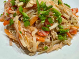 Рисова локшина з куркою та овочами